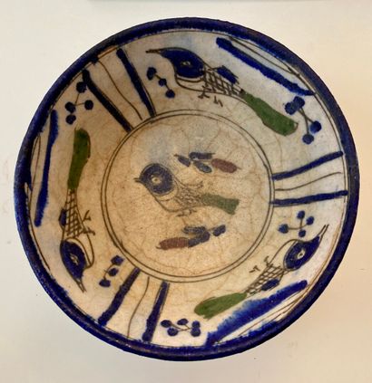null PERSIA ?

Earthenware bowl with polychrome decoration of birds.

19th century...