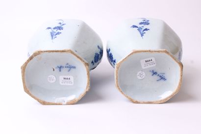 null DELFT

Pair of earthenware vases of baluster form with decoration in blue monochrome...