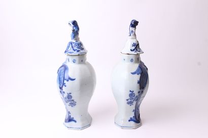 null DELFT

Pair of earthenware vases of baluster form with decoration in blue monochrome...