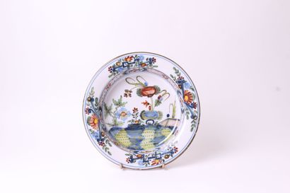 null FAENZA

Earthenware soup plate with polychrome decoration of flowers on terrace.

18th...