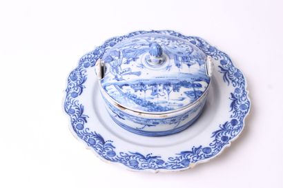 null DELFT

Round covered butter dish on adjacent tray in earthenware with blue monochrome...