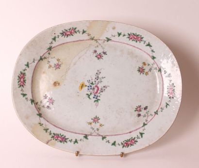 CHINA


Oval dish with famille rose decoration...