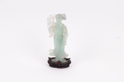 null CHINA


Fluorite statuette representing a courtesan holding a lotus flower....