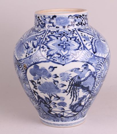 JAPAN (ARITA)


Porcelain vase decorated...