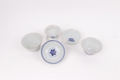 null CHINA 


Set of four bowls, a cup, an egg cup and a cup in porcelain with floral...