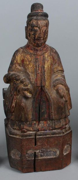 null VIETNAM, 18th century 


Dignitary subject in carved wood with traces of polychromy....