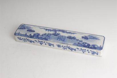 null CHINA


Porcelain painting weight decorated in blue underglaze with dignitaries...