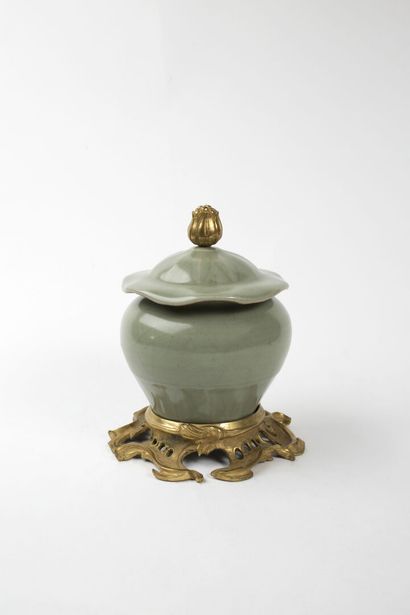 CHINA


Small celadon covered guan jar with...