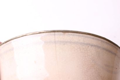 null VIETNAM


Bowl in white enamelled stoneware with underglaze blue decoration...