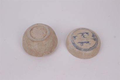 null VIETNAM, Hoian - 15th century


Round box in blue-white porcelain decorated...