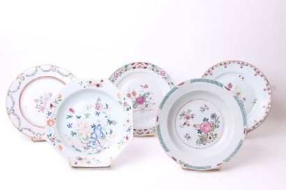 null CHINA, Compagnie des Indes


Set of five porcelain plates with polychrome decoration...