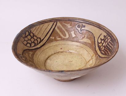 IRAN (Nishapur)


Truncated cone-shaped bowl...