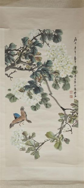 null CHINA, 20th century 


Ink and colors on paper representing a bird flying over...