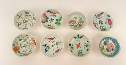 CHINA


Eight small porcelain cups with polychrome...