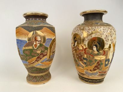 null SATSUMA - XXe siècle 


Deux vases balustres en céramique émaillée polychrome...