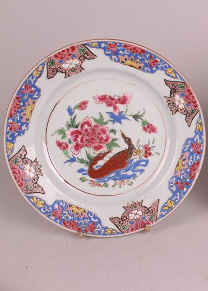 CHINA


Porcelain plate decorated with peonies...