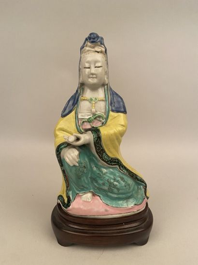 null CHINE


Statuette de Quan Yin en porcelaine polychrome.


Hauteur : 18.5 cm


On...