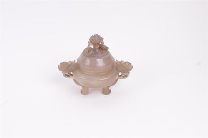 CHINA


Perfume log in agate, the holds decorated...