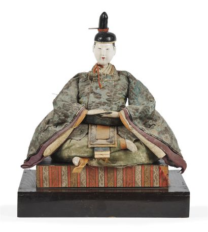 null JAPAN - 20th century


Six gofun dolls dressed in silk robes, including a seated...