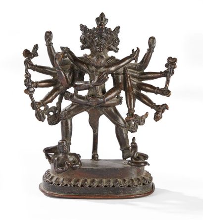 null TIBET - Early 20th century


Brown patina bronze statuette of Garuda with three...