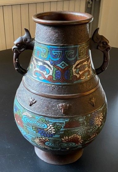 null CHINA - 19th century


Cloisonné bronze baluster vase with polychrome decoration...