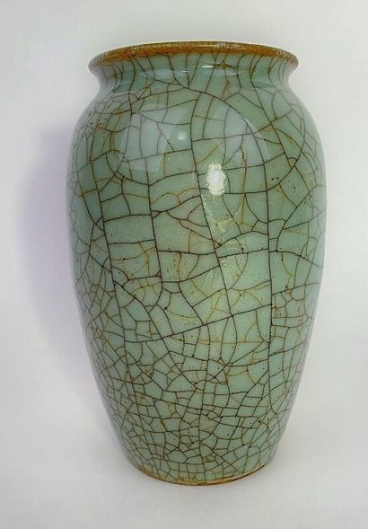 CHINA


Ovoid vase in cracked celadon.


19th...