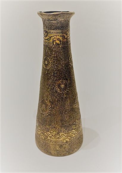 null VASE of truncated cone shape out of metal with decoration of crowns of laurel...