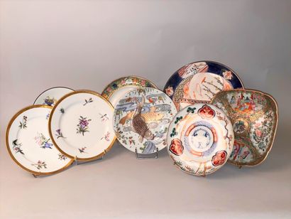 null FAR EAST


Set including a circular porcelain dish with polychrome decoration...