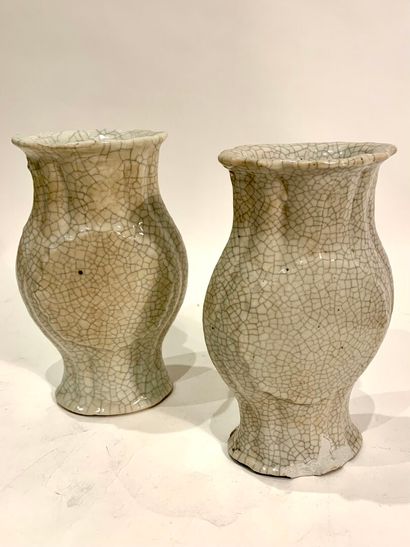 null CHINE


Paire de vases de forme balustre côtelée en porcelaine à fond céladon...