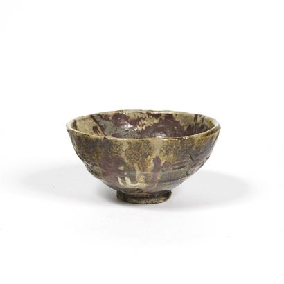 JAPAN - Stoneware bowl of Raku type with...
