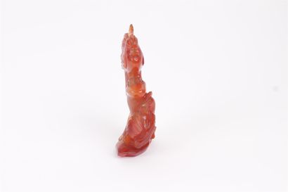 null CHINA


Carved agate figurine representing a perched rooster and a hen. 


Height....
