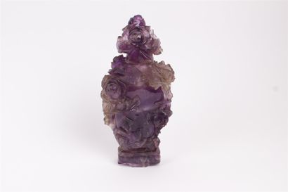 null CHINA


Small covered vase in purple hardstone decorated with a child climbing...