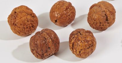 null CHINA - 19th century


Six carved Luohan nuts in a forest.


H. 2.5 and 5 cm....