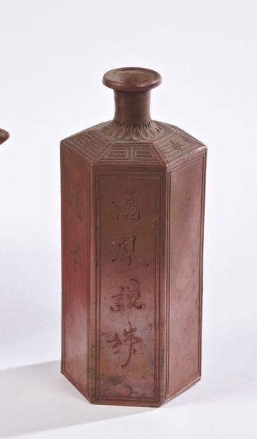 null CHINA (YXING) 


Hexagonal bottle in red stoneware with incised decoration of...