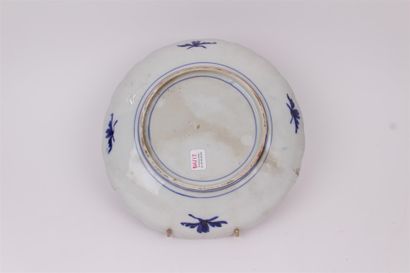 null JAPAN, 19th century 


Round plate with contoured edge in porcelain with "Imari"...