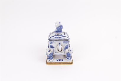 null CHINA


Porcelain pot pourri in the form of a box supported by characters at...
