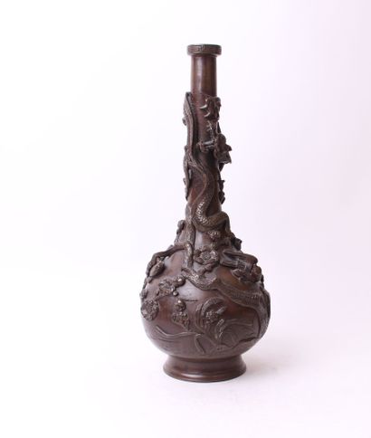 CHINA, circa 1900


Bronze vase decorated...