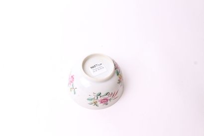 null CHINE, COMPAGNIE DES INDES


Tasse en porcelaine à décor polychrome de bouquets...