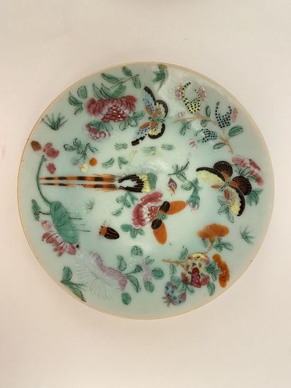 null CANTON


Six large plates and fourteen small plates in porcelain with polychrome...