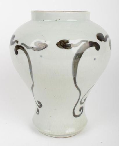 COREE (?) 


Vase balustre en porcelaine...