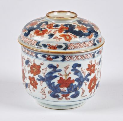 null CHINA


Covered cylindrical sugar pot in porcelain with blue, red and gold Imari...