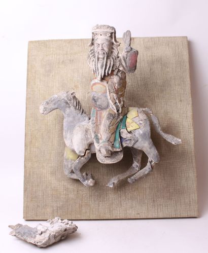 null CHINA


Rider in plaster and polychrome stones inlays. 


Height. 35 cm 


On...