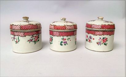 null CHINA


Suite of three covered porcelain ointment jars with polychrome decoration...