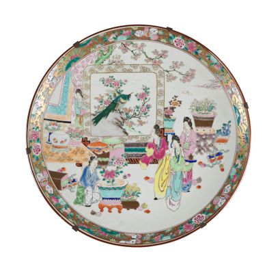 null Chine (Canton)


Plat rond en porcelaine à décor polychrome des émaux de la...