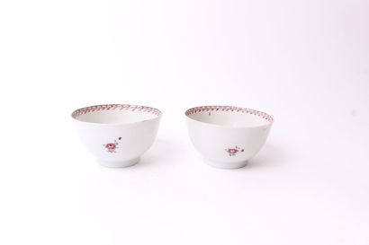 null CHINA


Two porcelain bowls with polychrome decoration of enamels of the pink...