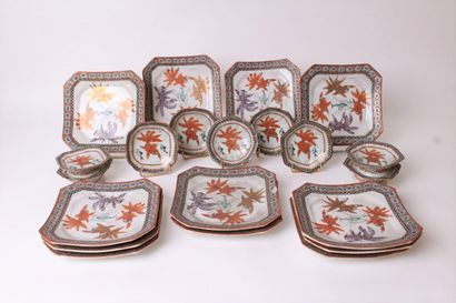 null CHINA - 20th century 


Set of twelve large and nine small porcelain dishes...