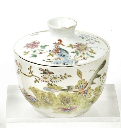null CHINA


Porcelain covered bowl with polychrome decoration of butterflies, phoenix...