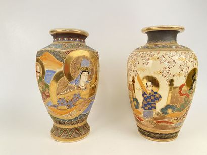 null SATSUMA - XXe siècle 


Deux vases balustres en céramique émaillée polychrome...