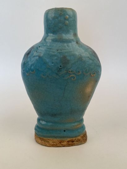 null CHINE


Vase à panse plate en grès émaillé turquoise à décor en relief de rinceaux...