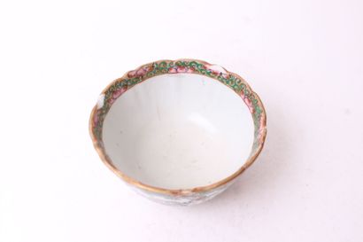 null CHINA - CANTON


Circular contoured porcelain cup with polychrome decoration...
